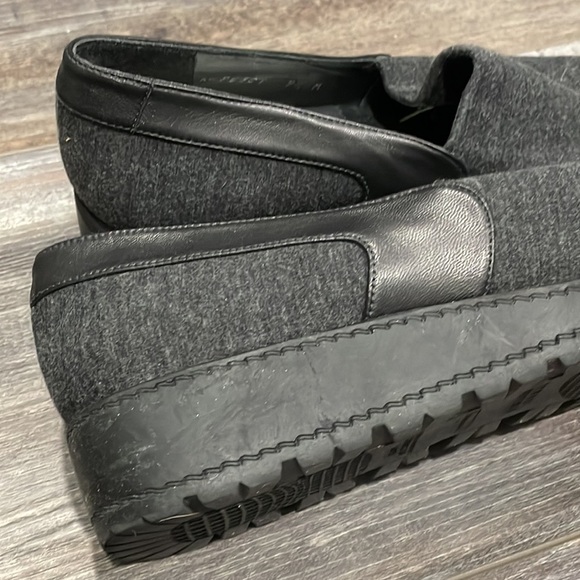 Stuart Weitzman gray stretch loafer - Picture 4 of 9